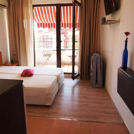 アパート Visit Sunny Marina ラヴダ