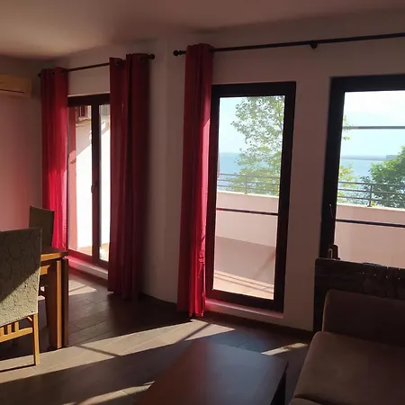 Visit Sunny Marina ラヴダ