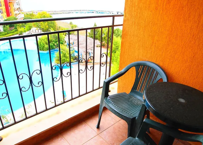 Апартаменти Visit Sunny Marina